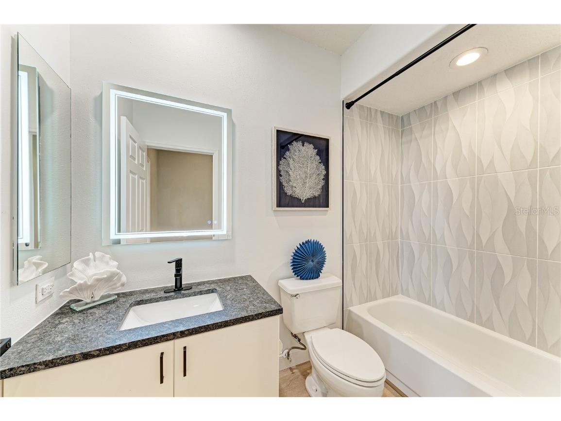 6622 Oakbrooke Circle Bradenton FL 34202 A4664766 image26