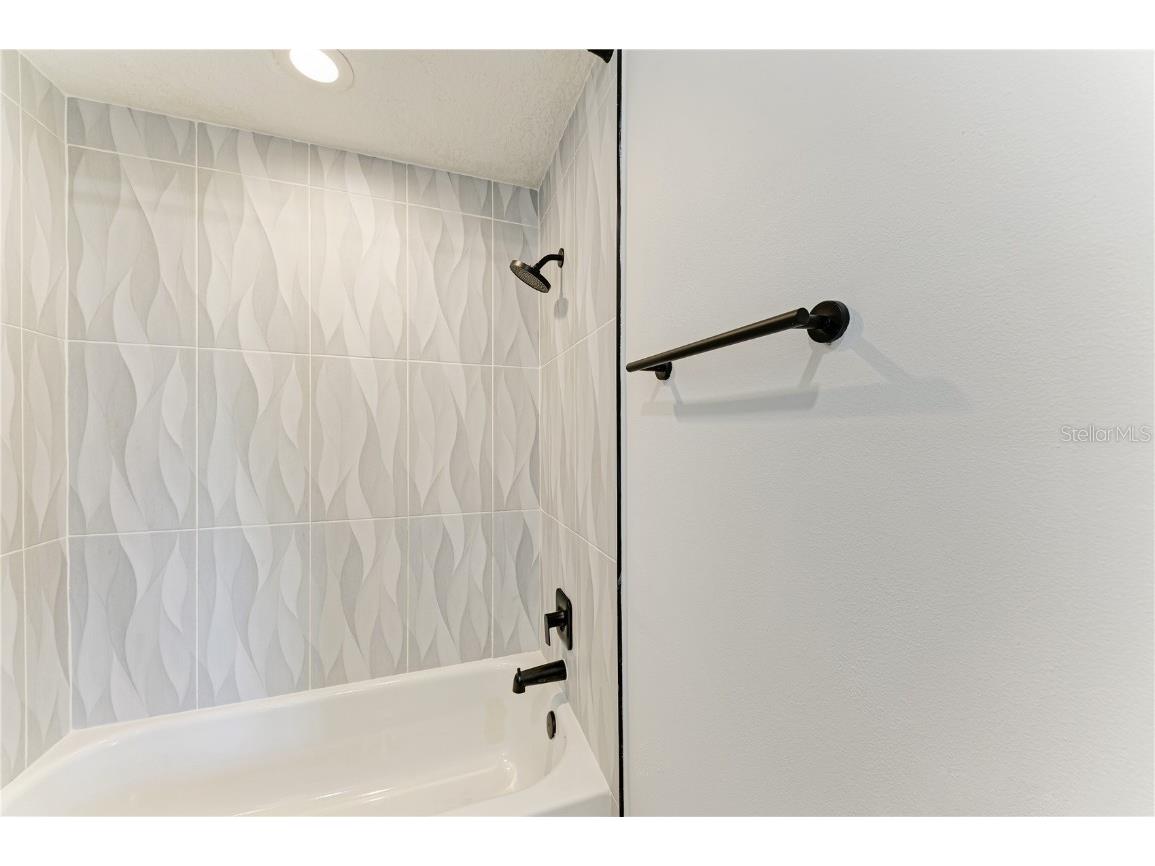 6622 Oakbrooke Circle Bradenton FL 34202 A4664766 image27