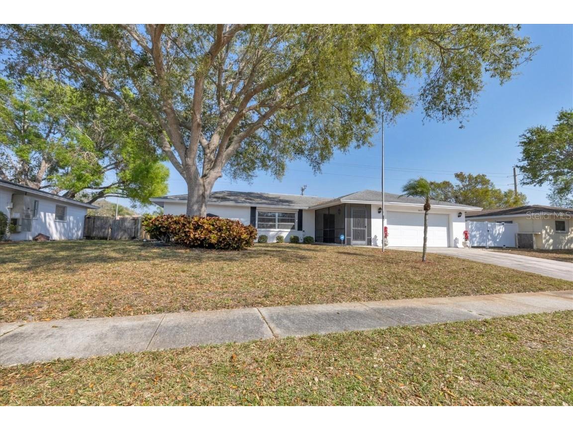 6625 Roxbury Drive Sarasota FL 34231 A4562513 image1