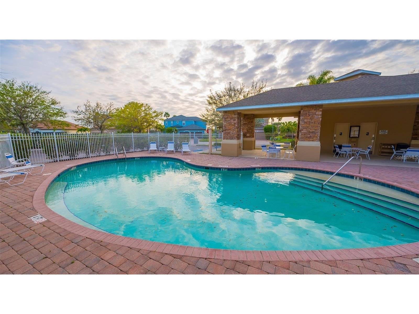 6627 38th Lane E Sarasota FL 34243 A4677863 image86