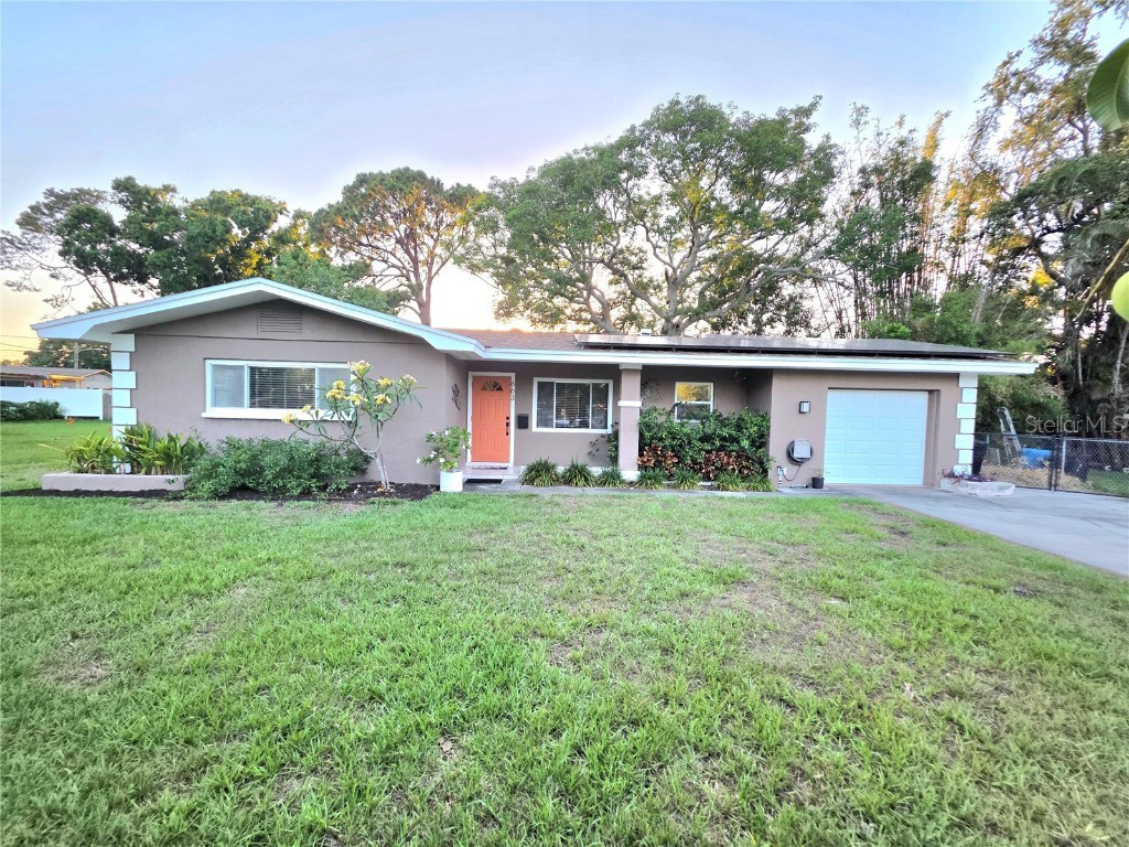 663 68th Avenue S Saint Petersburg FL 33705 O6312022 image1