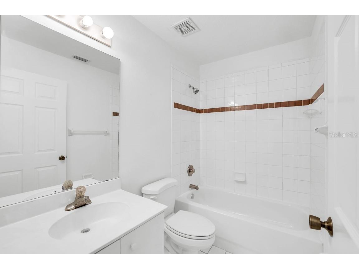 6635 Huntington Lakes Circle #202 Naples FL 34119 A4665685 image15