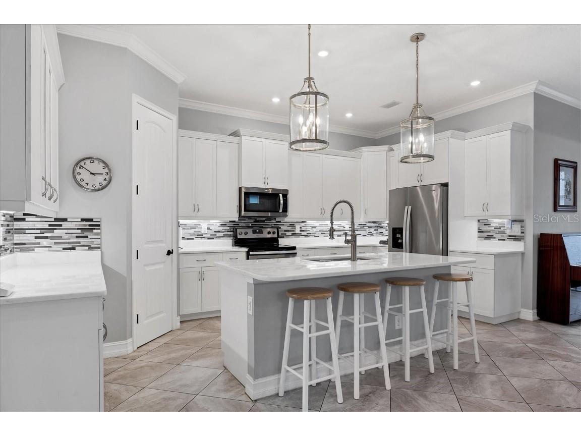 6636 35th Court E Sarasota FL 34243 A4654699 image16