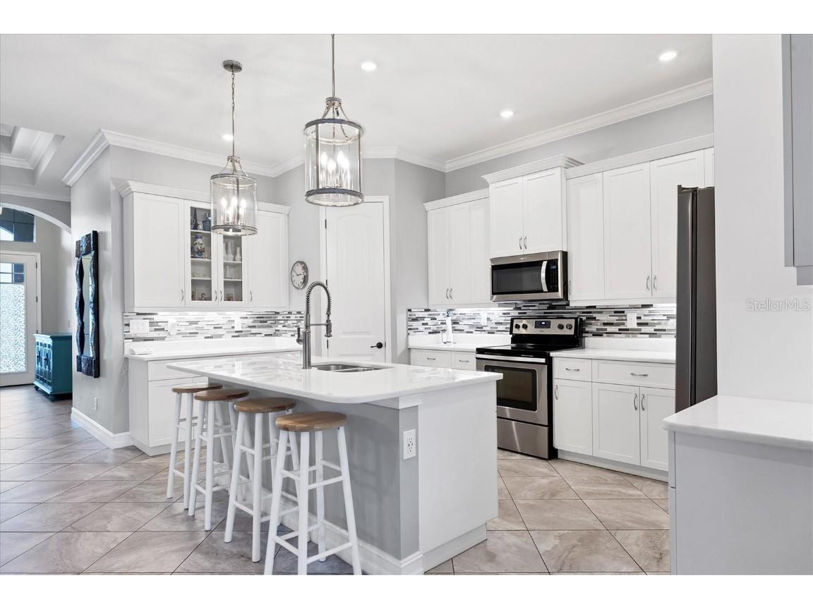 6636 35th Court E Sarasota FL 34243 A4654699 image17