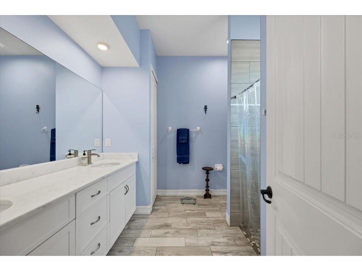 6636 35th Court E Sarasota FL 34243 A4654699 image24