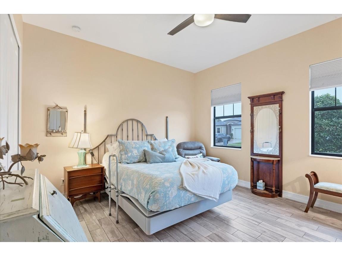 6636 35th Court E Sarasota FL 34243 A4654699 image27