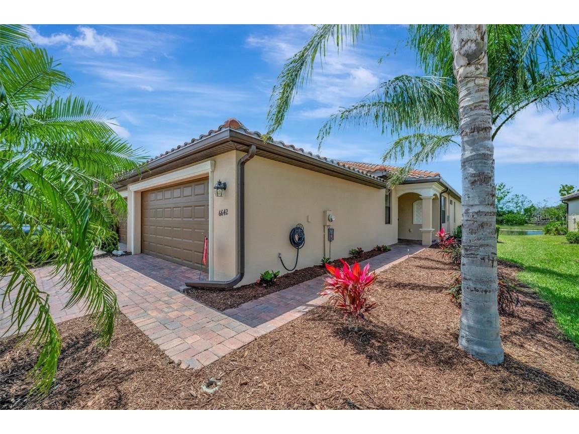6642 Willowshire Way Bradenton FL 34212 A4649346 image1