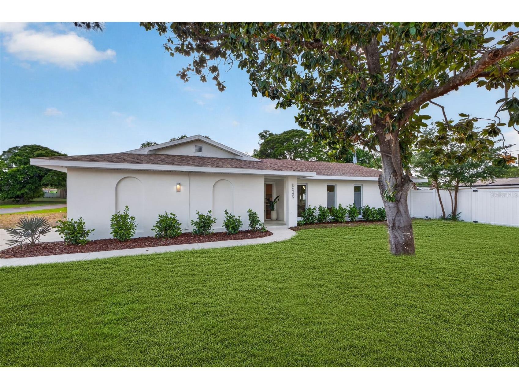6649 Pinellas Point Drive S Saint Petersburg FL 33712 A4690826 image1