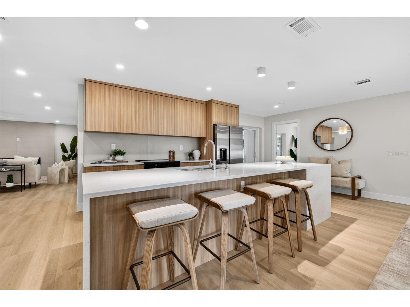 6649 Pinellas Point Drive S Saint Petersburg FL 33712 A4690826 image3