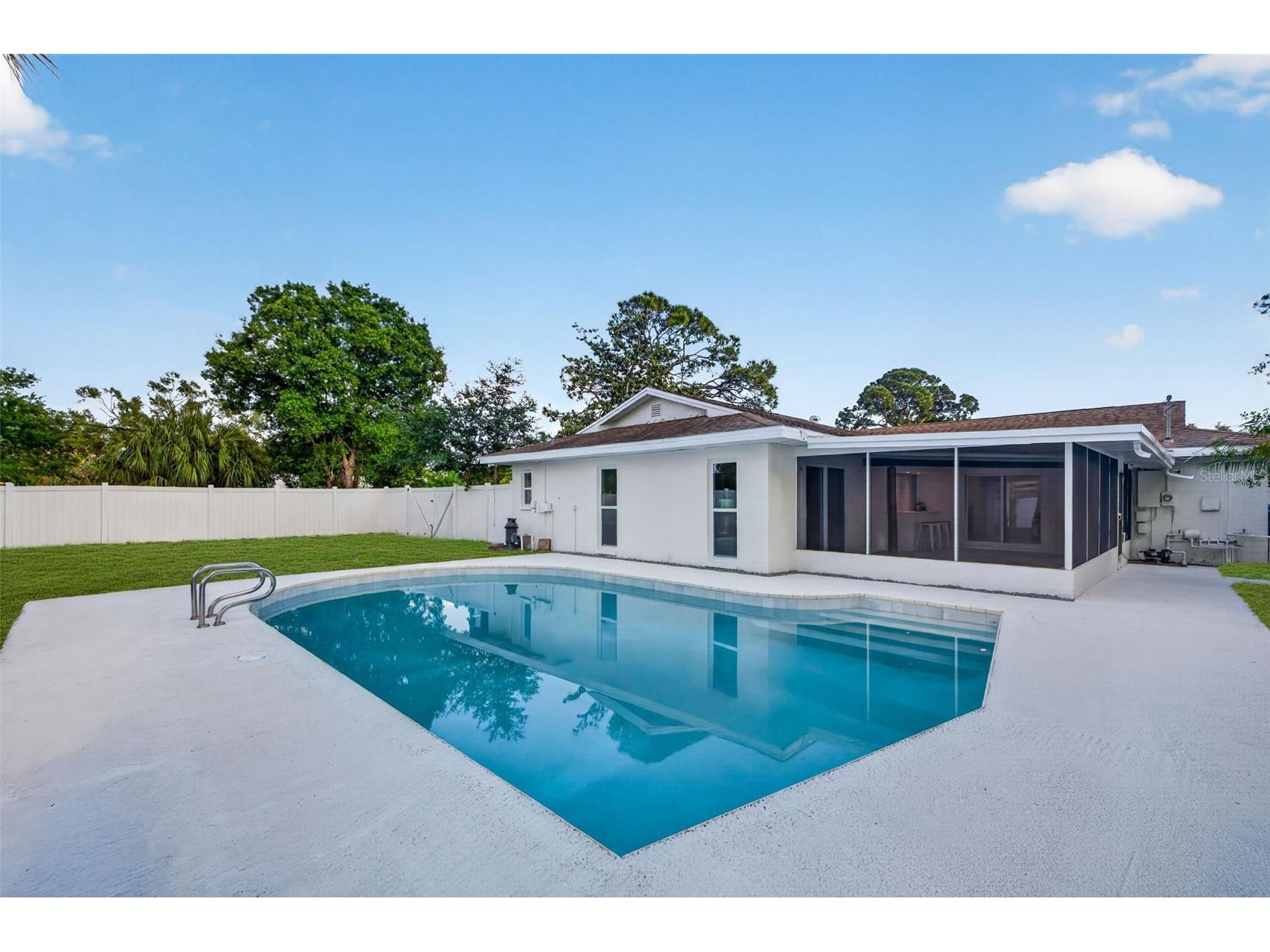 6649 Pinellas Point Drive S Saint Petersburg FL 33712 A4690826 image32