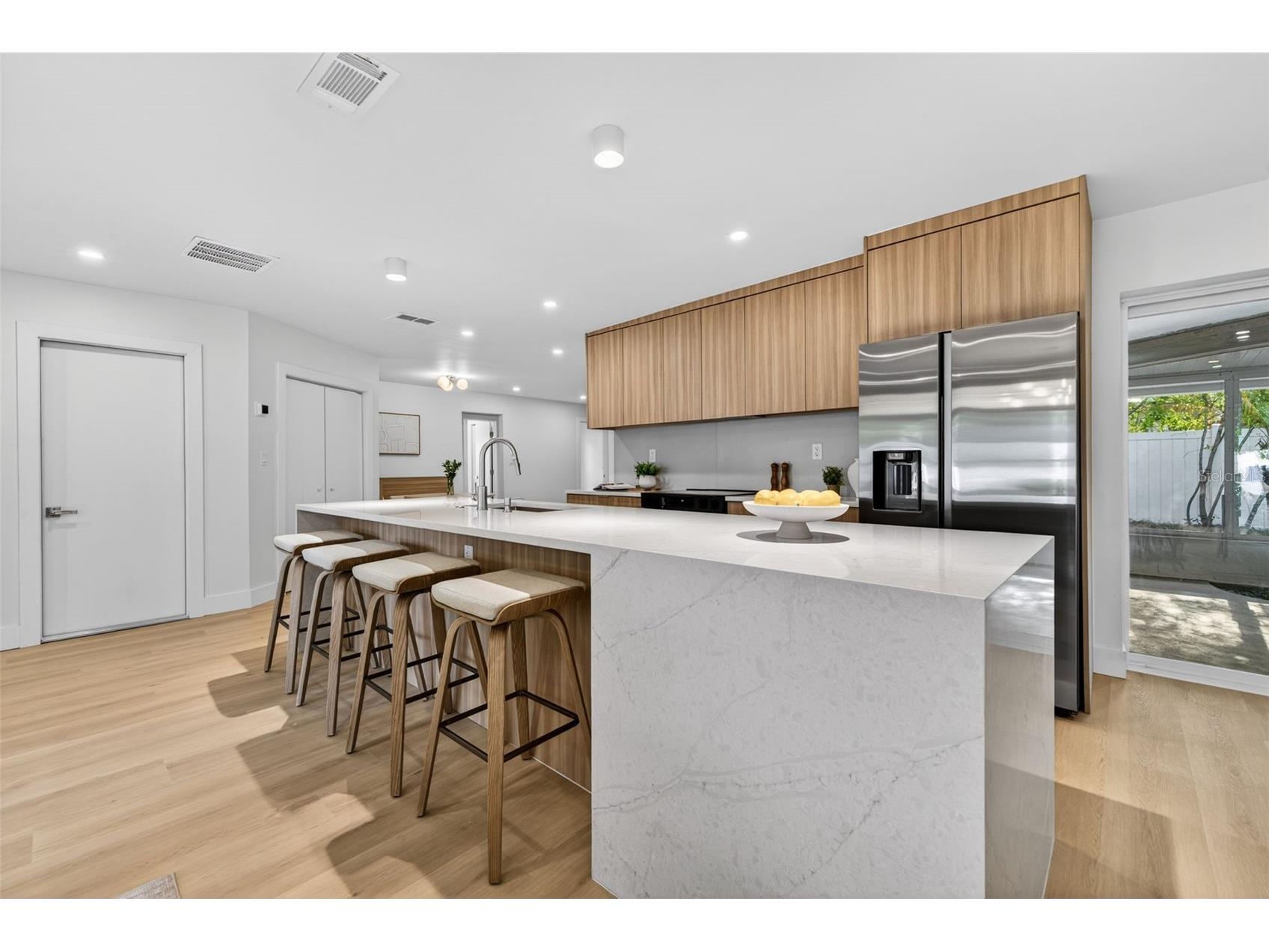 6649 Pinellas Point Drive S Saint Petersburg FL 33712 A4690826 image4