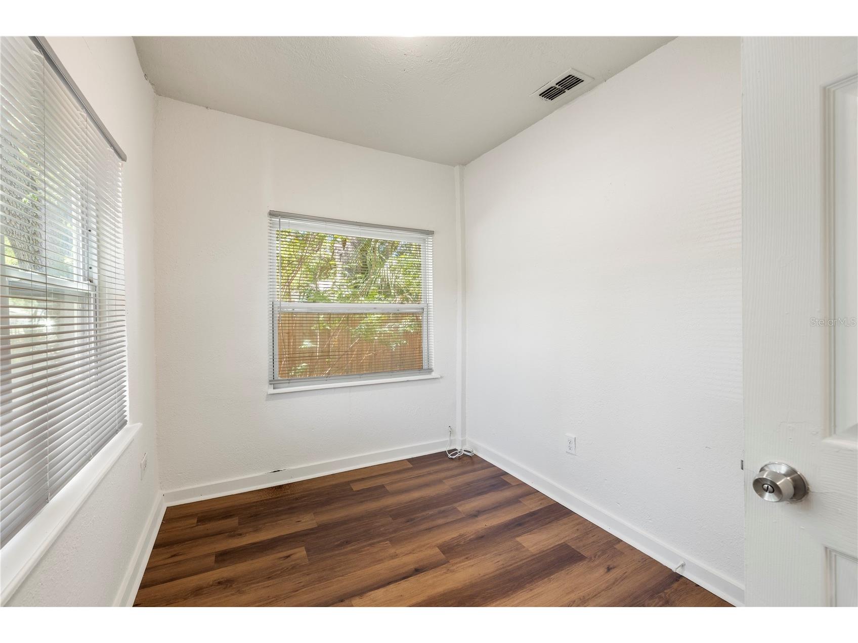 665 26th Avenue S Saint Petersburg FL 33705 TB8497104 image4