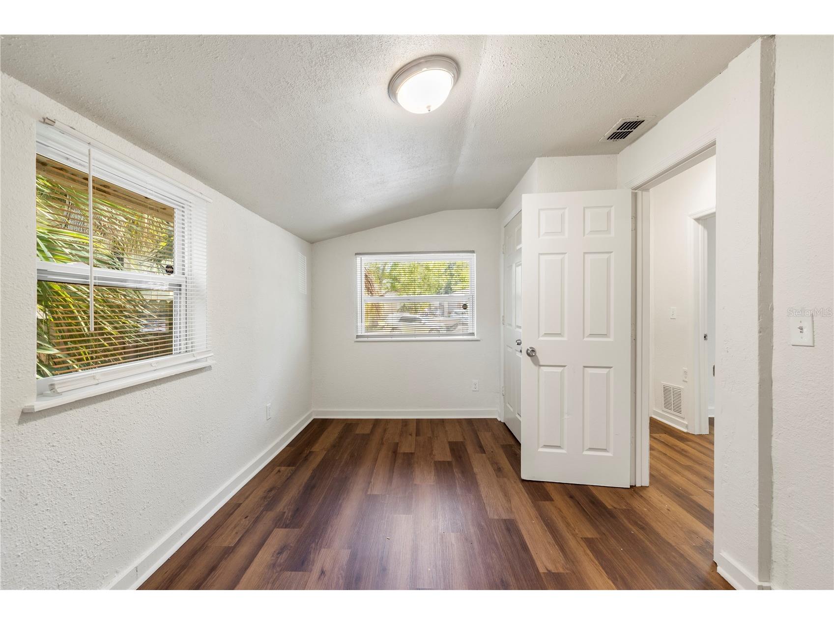 665 26th Avenue S Saint Petersburg FL 33705 TB8497104 image7