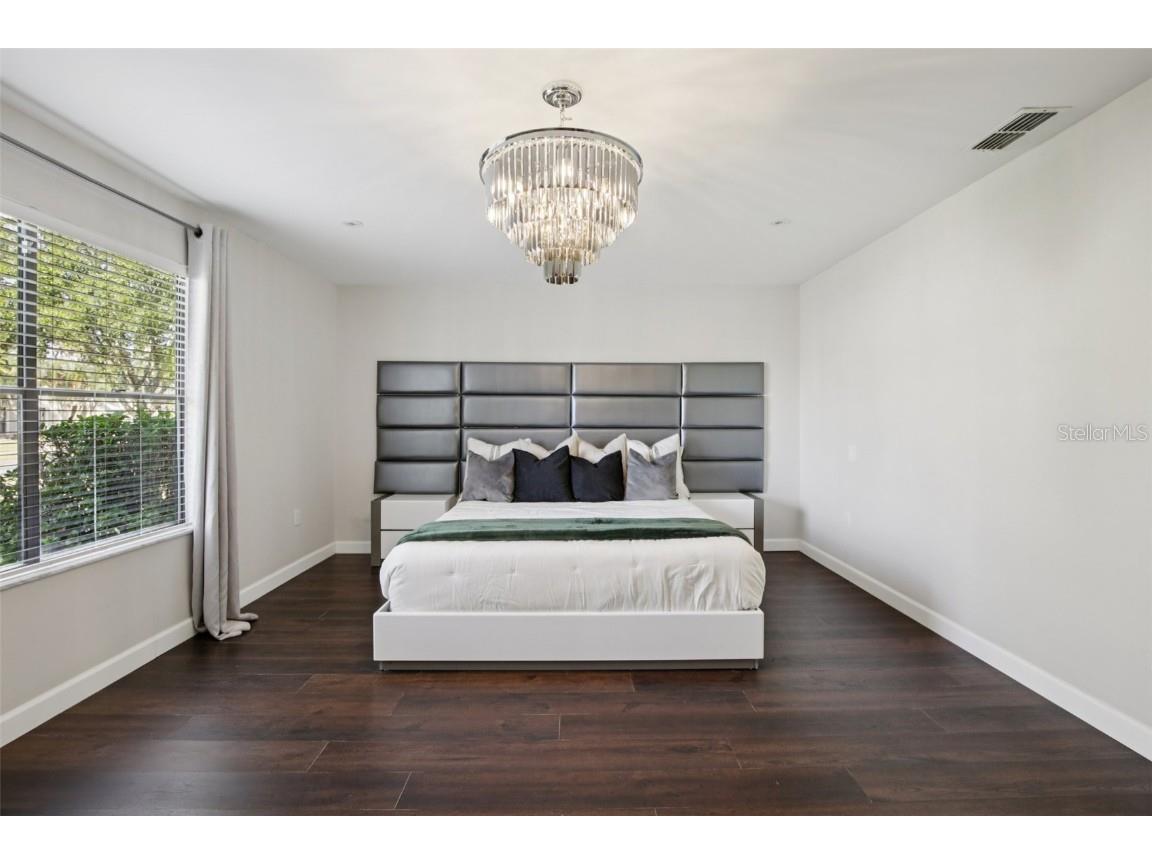 665 Eastpointe Parkway Sarasota FL 34232 A4673589 image22