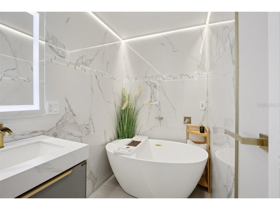 665 Eastpointe Parkway Sarasota FL 34232 A4673589 image26