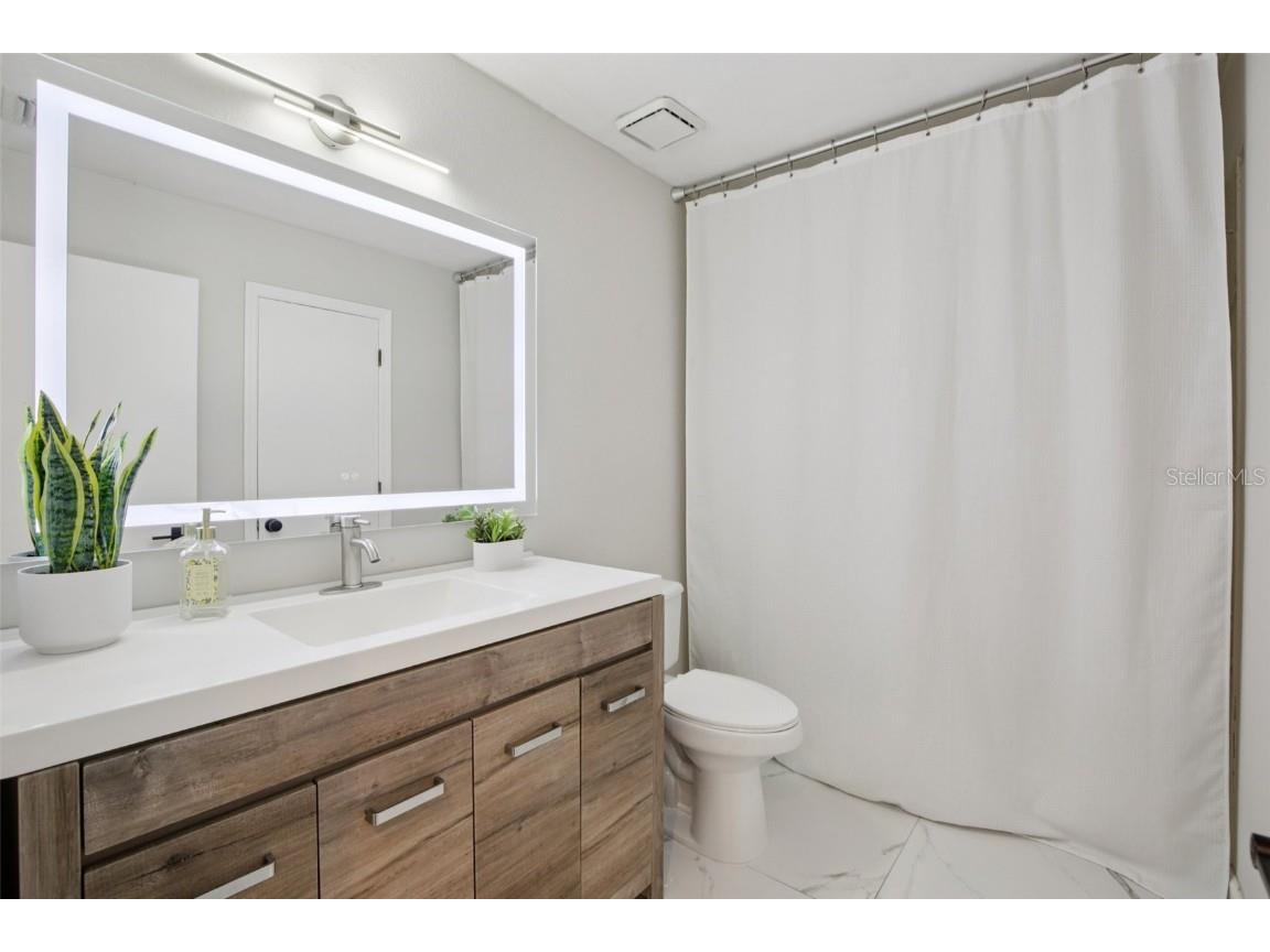 665 Eastpointe Parkway Sarasota FL 34232 A4673589 image32