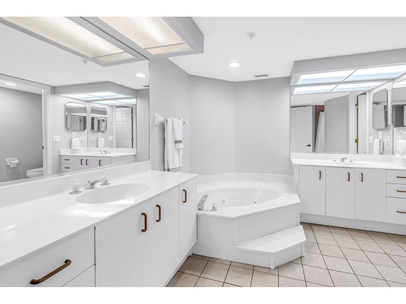 6650 Sunset Way #105 Saint Pete Beach FL 33706 TB8476903 image21