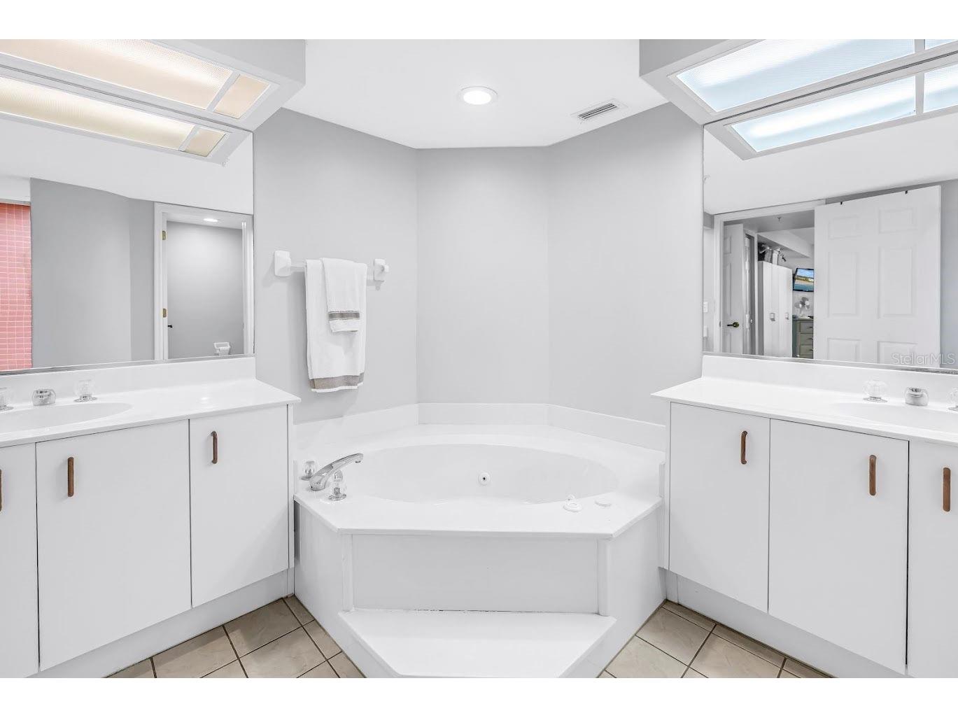 6650 Sunset Way #105 Saint Pete Beach FL 33706 TB8476903 image23