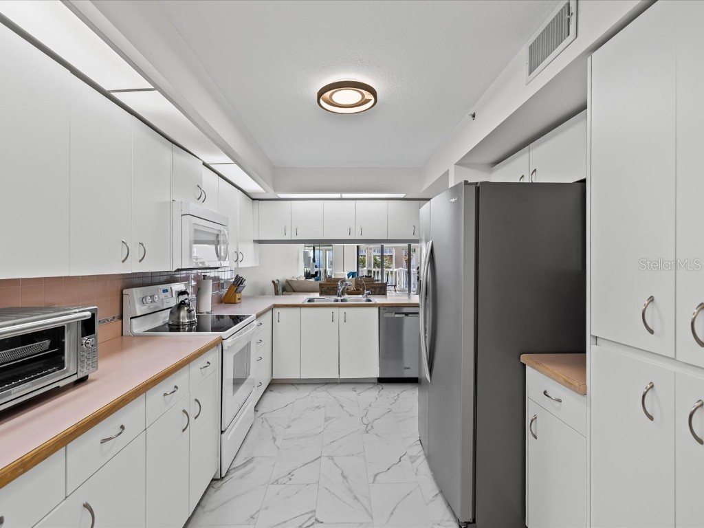 6650 Sunset Way #204 Saint Pete Beach FL 33706 TB8458222 image3