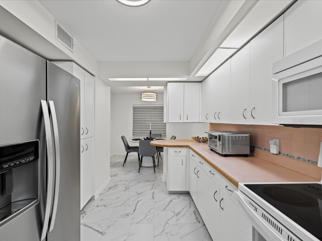 6650 Sunset Way #204 Saint Pete Beach FL 33706 TB8458222 image4