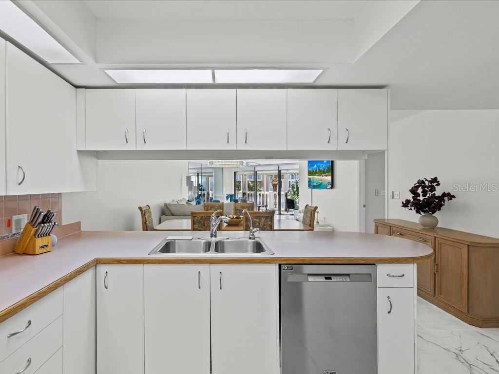 6650 Sunset Way #204 Saint Pete Beach FL 33706 TB8458222 image5