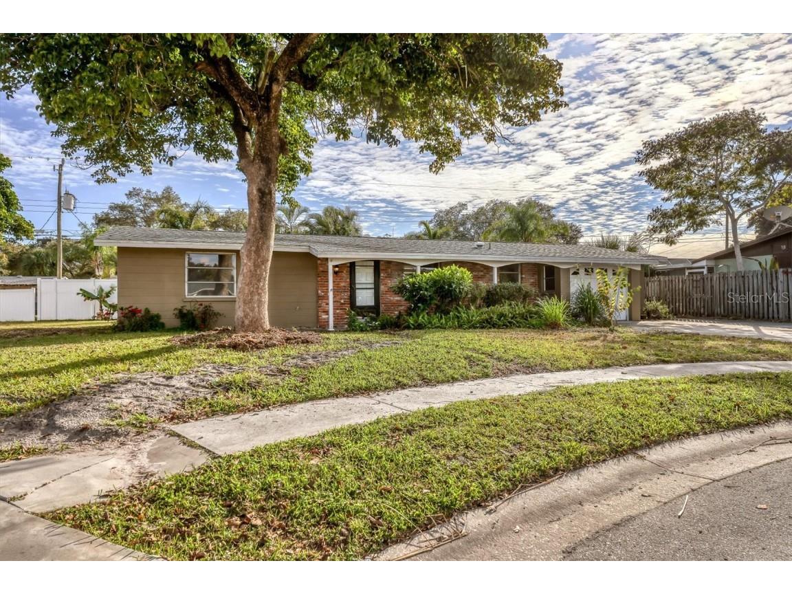 6653 Colonial Drive Sarasota FL 34231 A4523641 image1