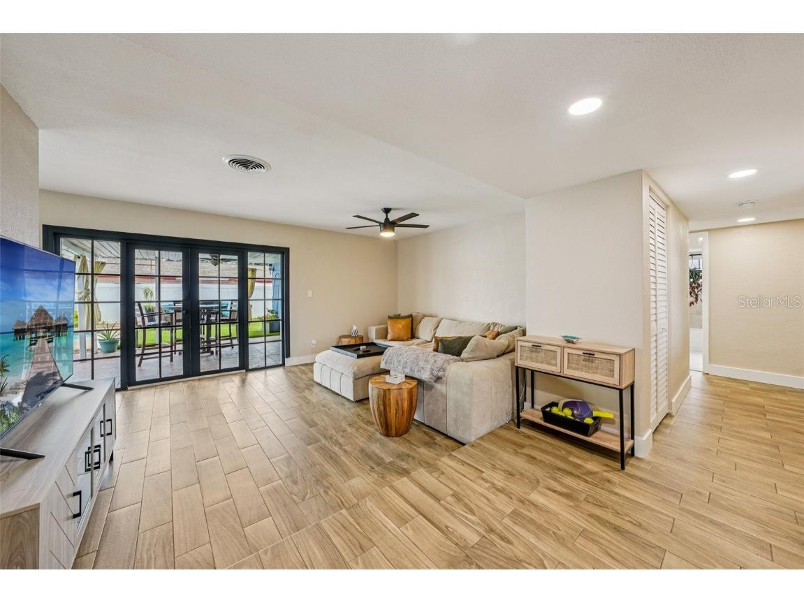 6655 12th Terrace N Saint Petersburg FL 33710 TB8414463 image7