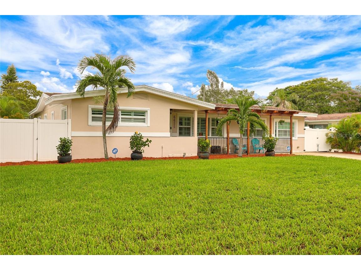6655 Bougainvilla Avenue S Saint Petersburg FL 33707 U8202796 image1