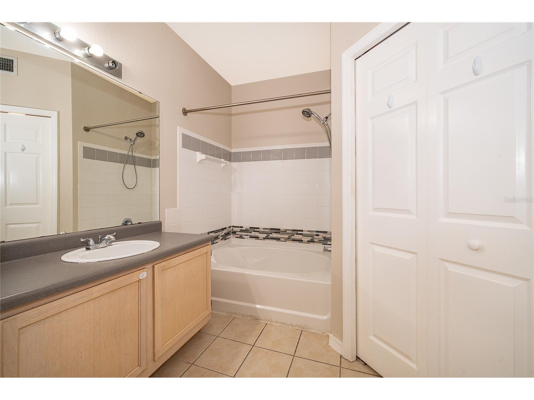 6663 Queens Borough Avenue #208 Orlando FL 32835 O6397717 image19
