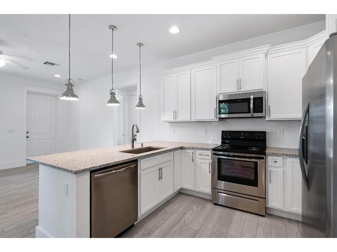 667 SW Cleveland Avenue #2 Stuart FL 34994 O6368133 image3