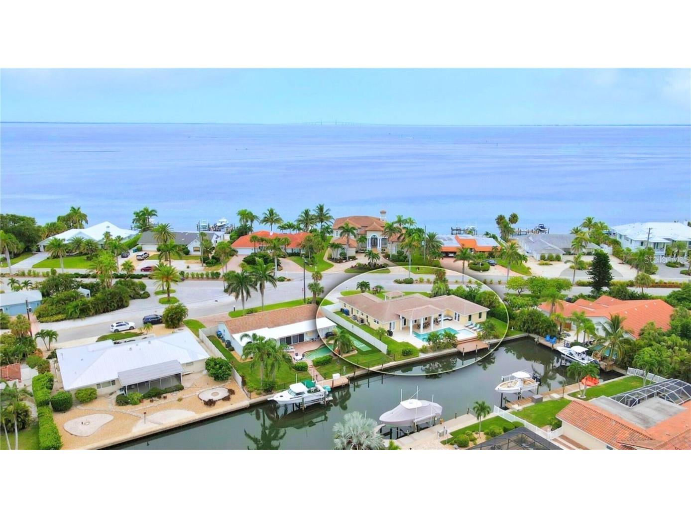 668 Key Royale Drive Holmes Beach FL 34217 A4577720 image1