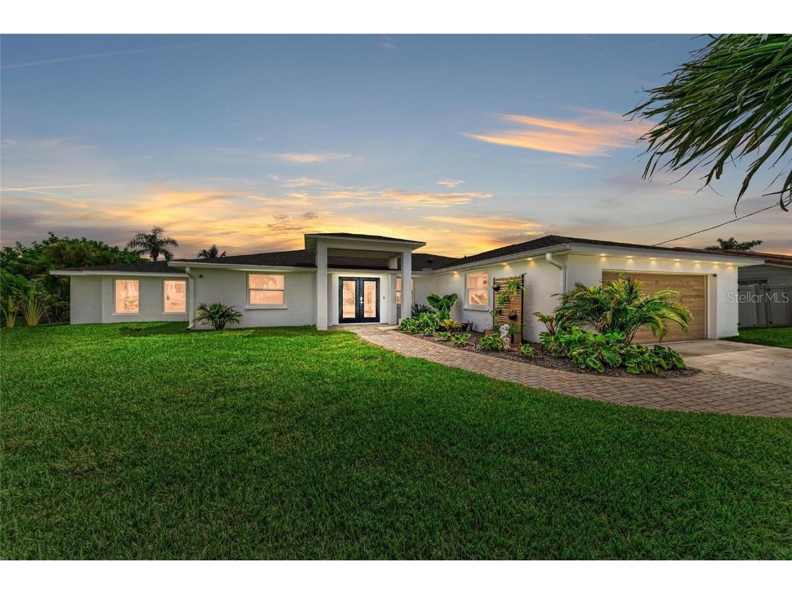 668 Key Royale Drive Holmes Beach FL 34217 A4663407 image1
