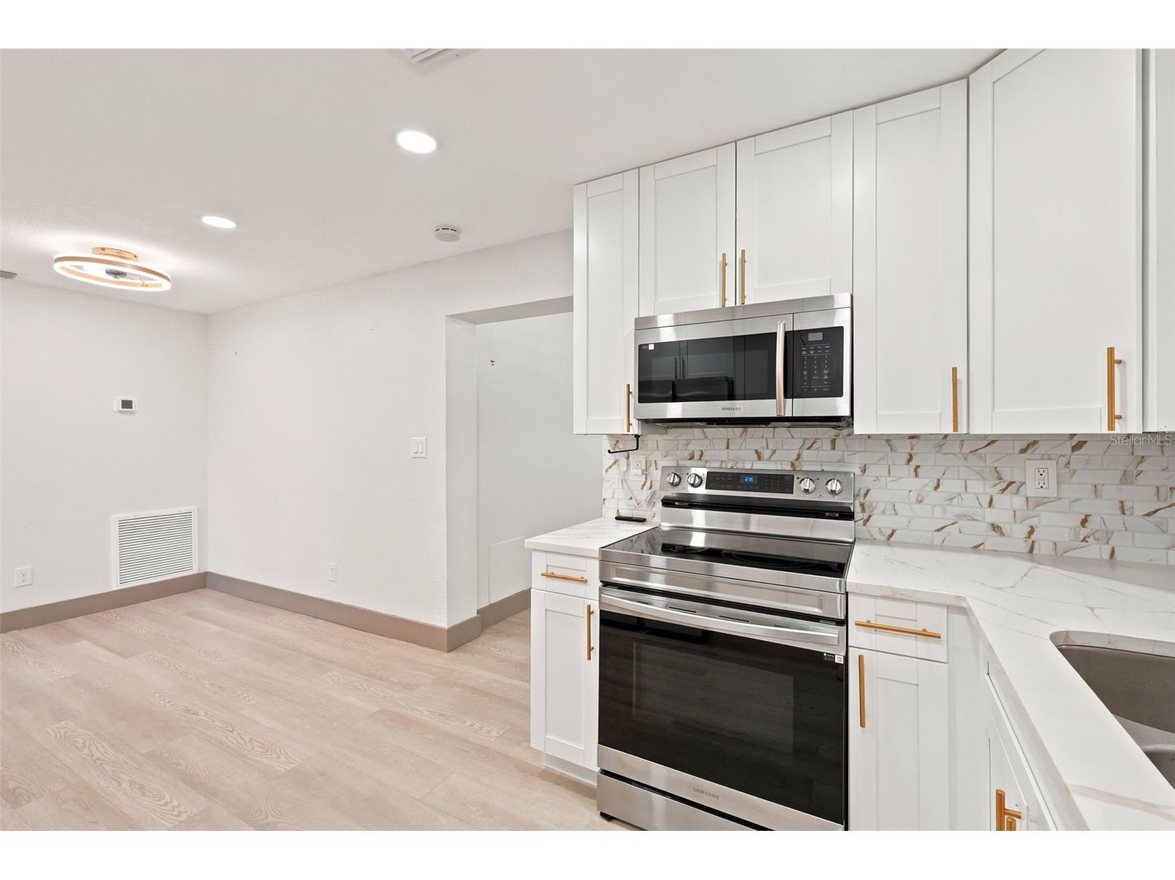 6691 56th Avenue N Saint Petersburg FL 33709 TB8520498 image11