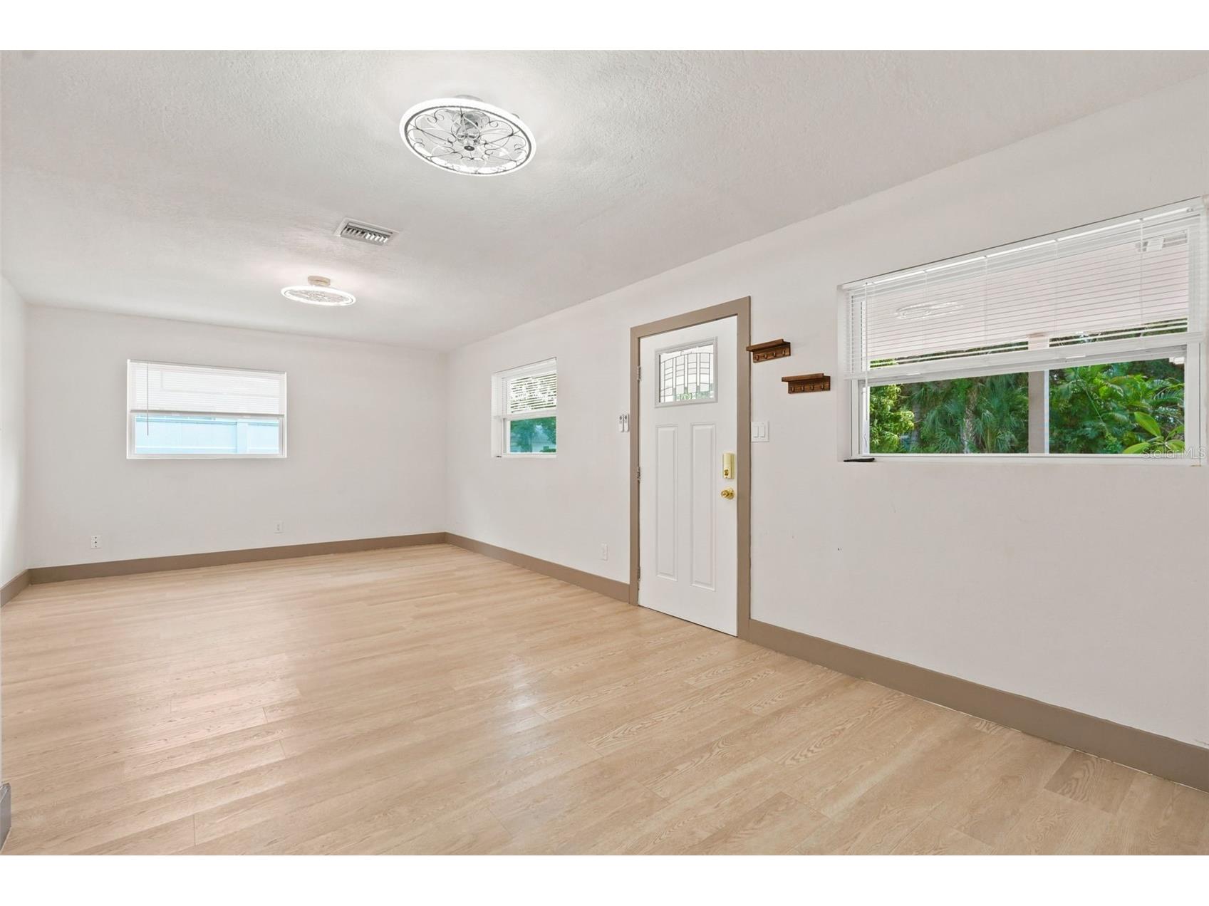 6691 56th Avenue N Saint Petersburg FL 33709 TB8520498 image4
