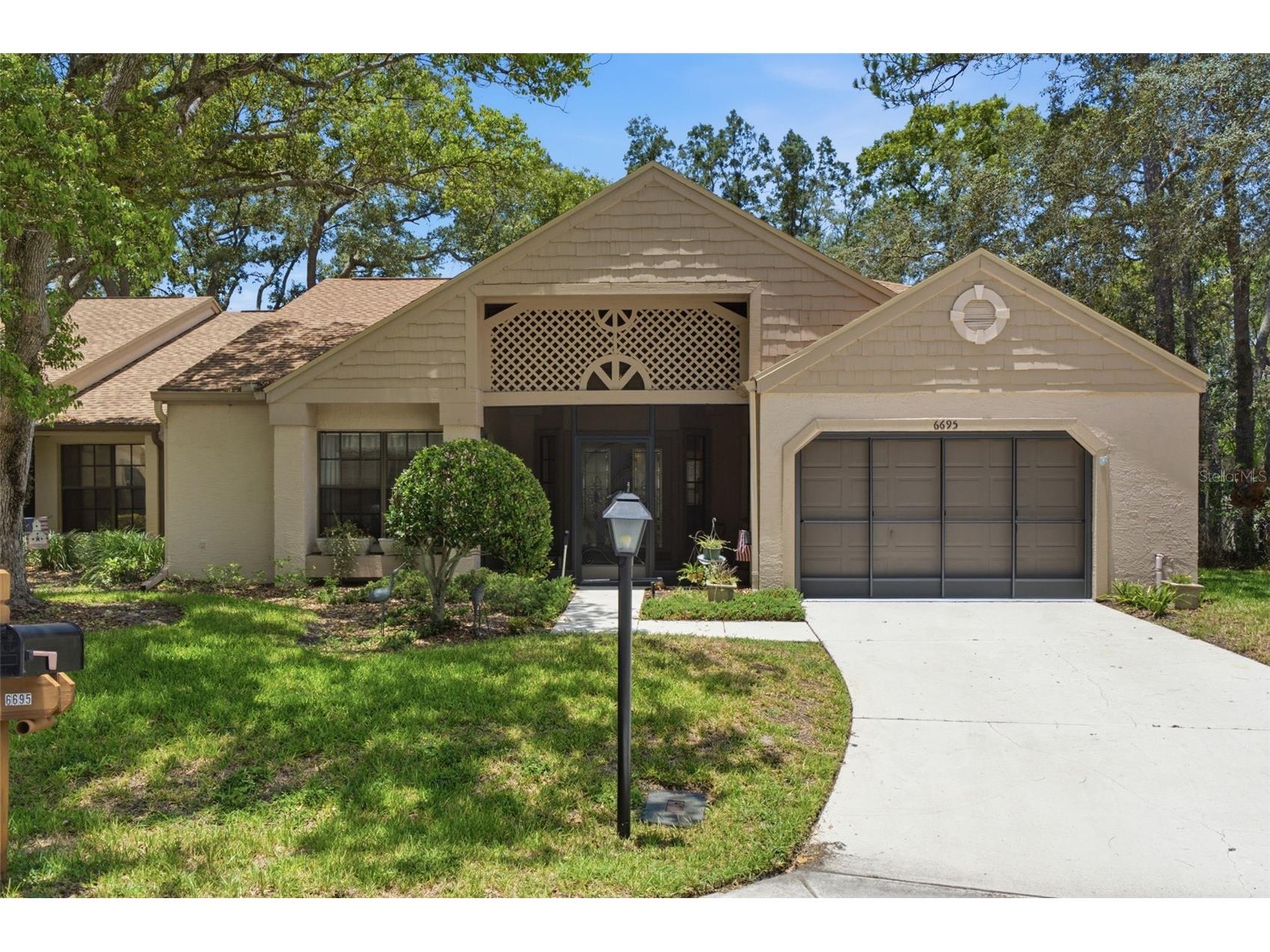 6695 Pin Oak Court Spring Hill FL 34606 W7887339 image1