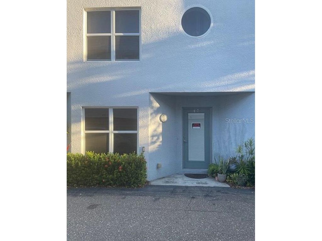 67 16th Street S Saint Petersburg FL 33705 TB8445953 image1