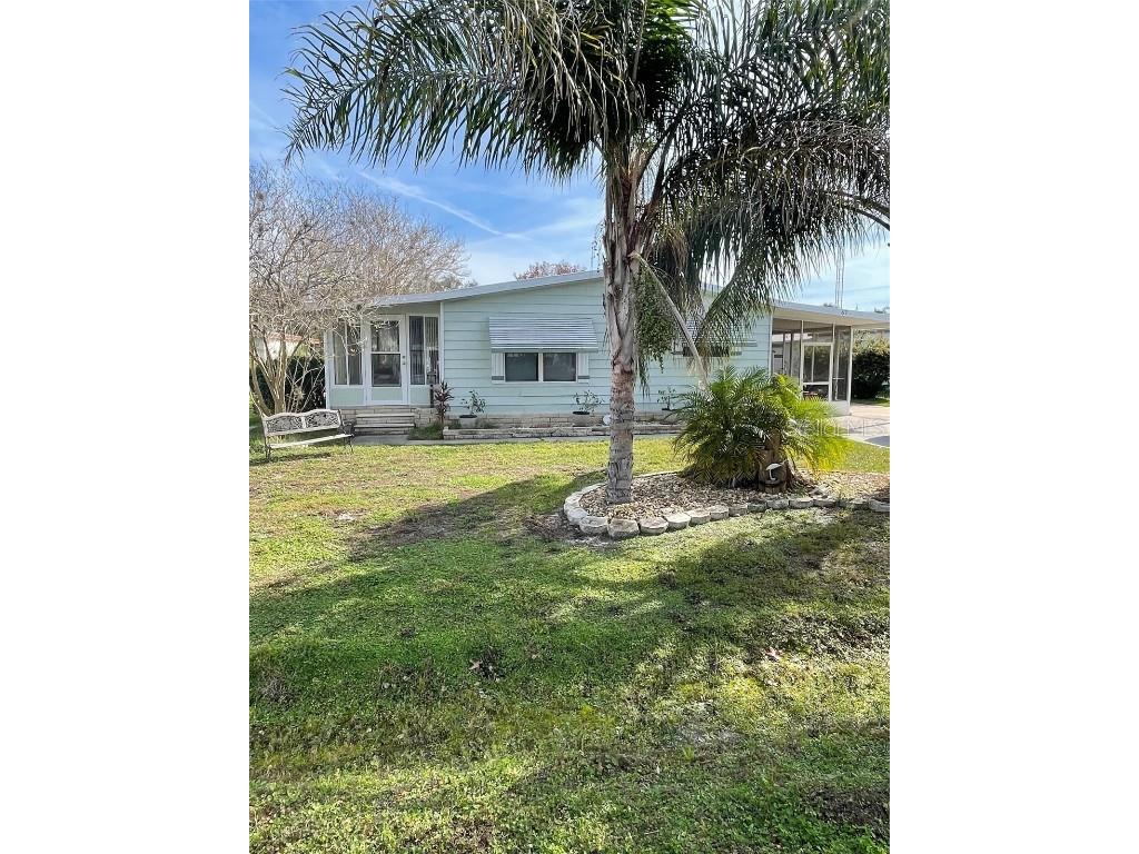 67 Seminole Path Wildwood FL 34785 - LAKE OKHUMPKA OM656267 image1