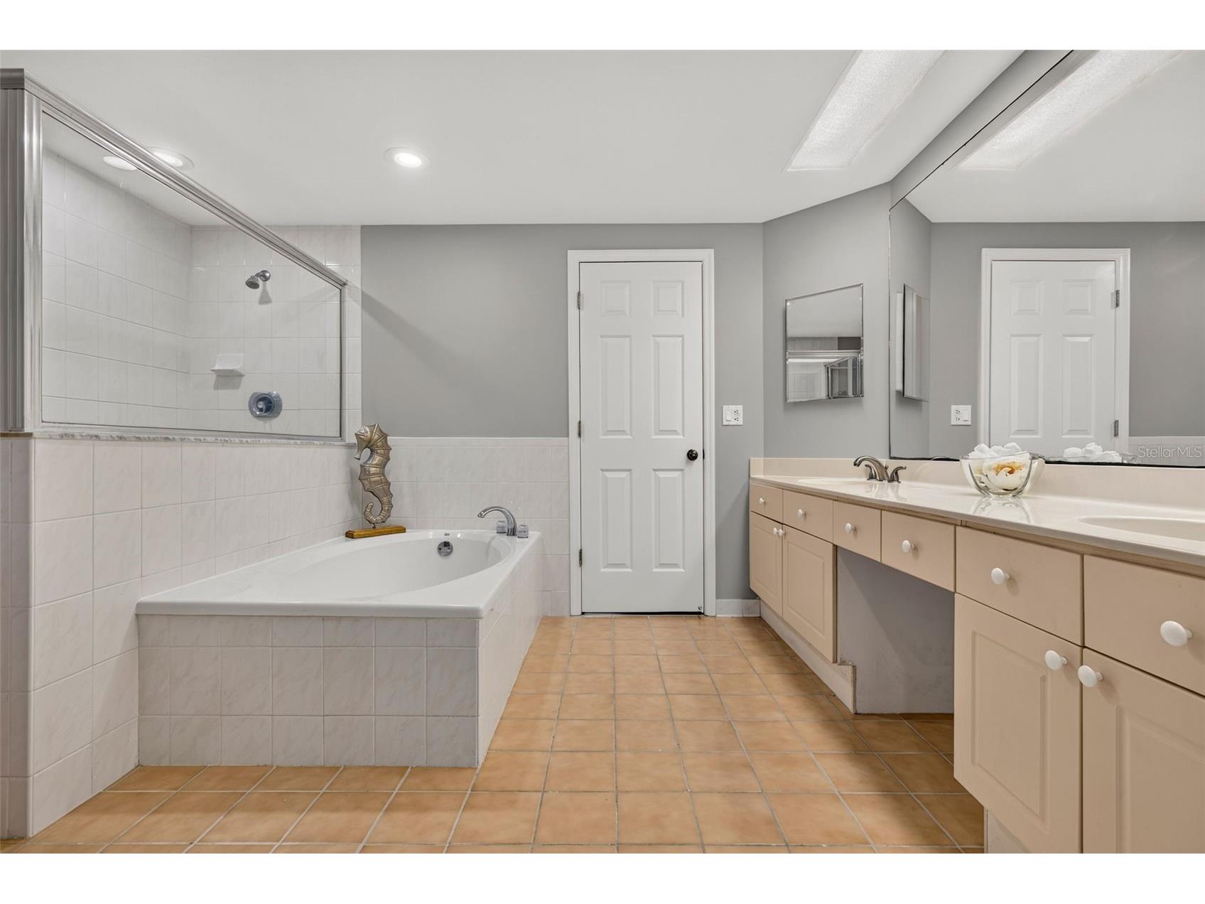 670 Island Way #207 Clearwater Beach FL 33767 - MANDALAY CHANNEL TB8511426 image10