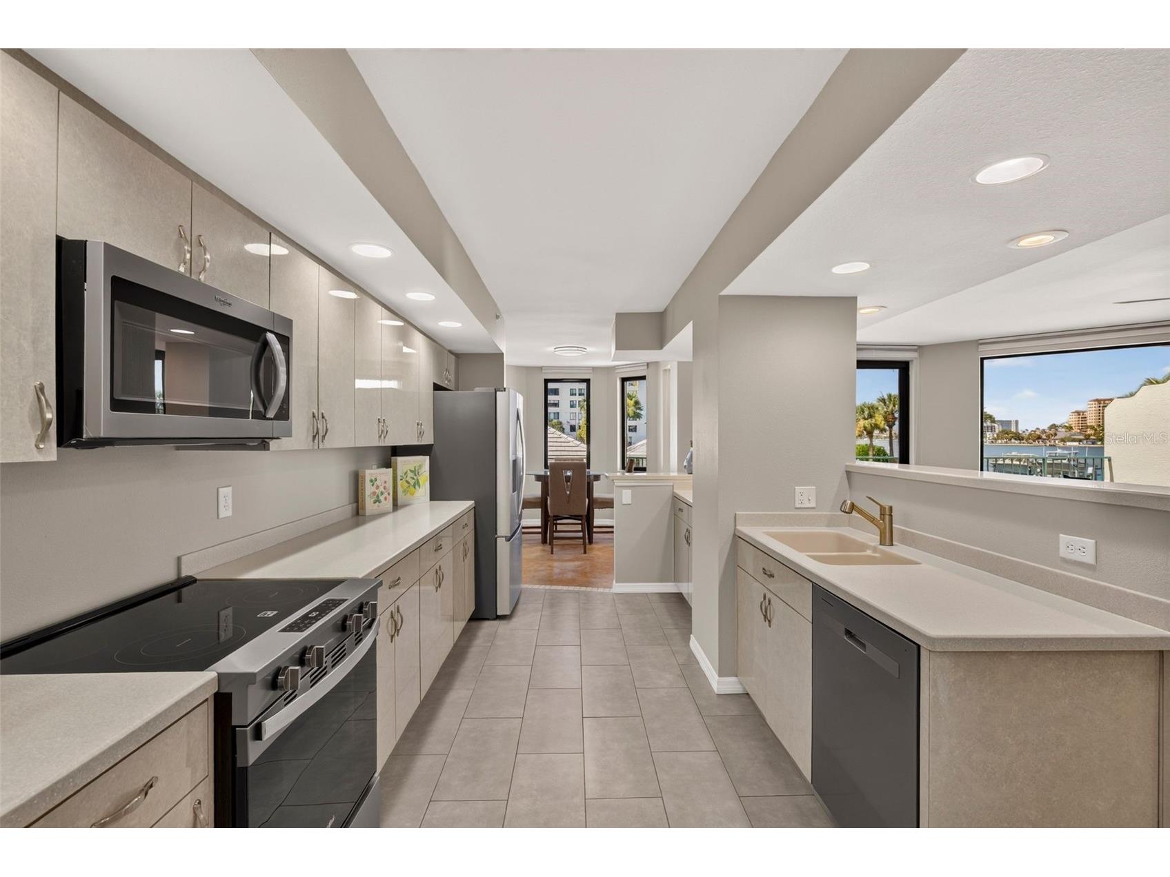 670 Island Way #207 Clearwater Beach FL 33767 - MANDALAY CHANNEL TB8511426 image2