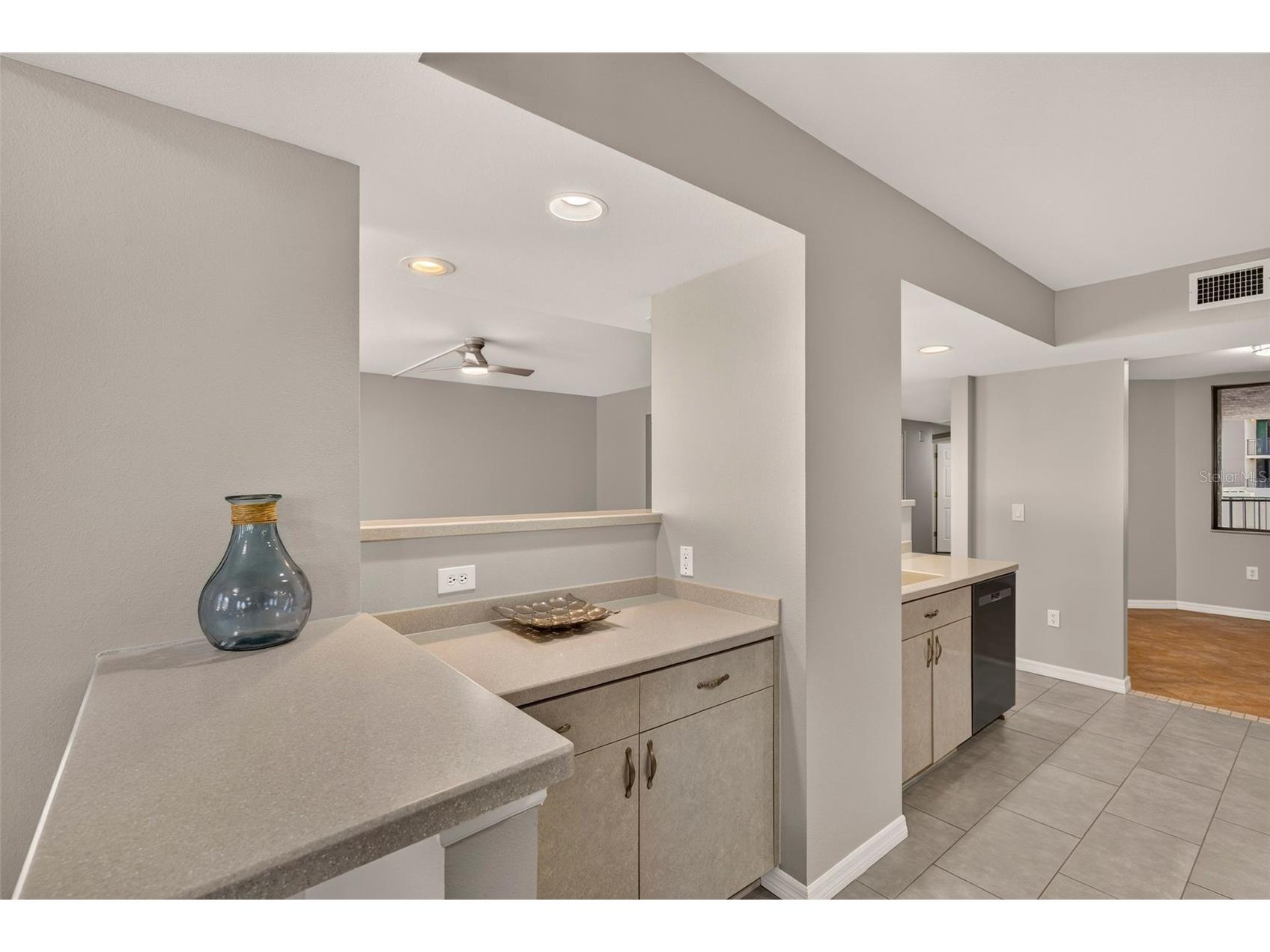 670 Island Way #207 Clearwater Beach FL 33767 - MANDALAY CHANNEL TB8511426 image26