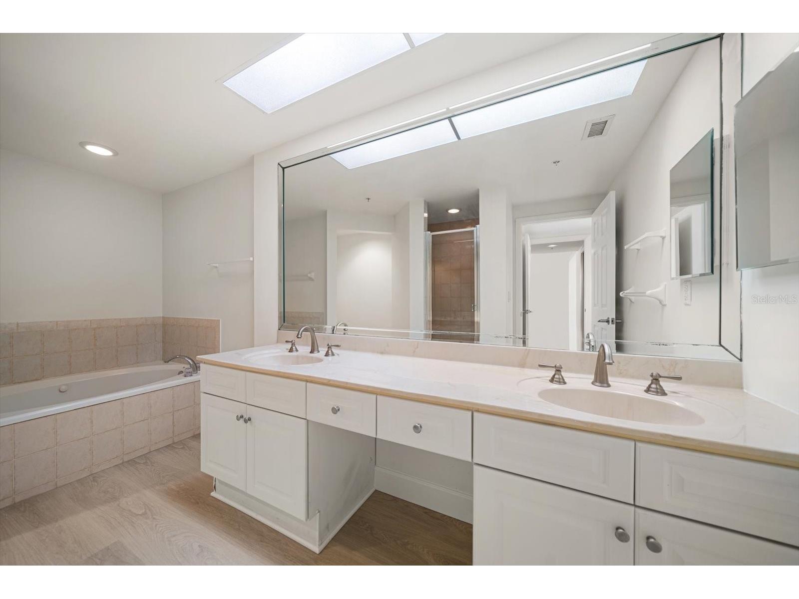 670 Island Way #304 Clearwater Beach FL 33767 TB8472962 image40