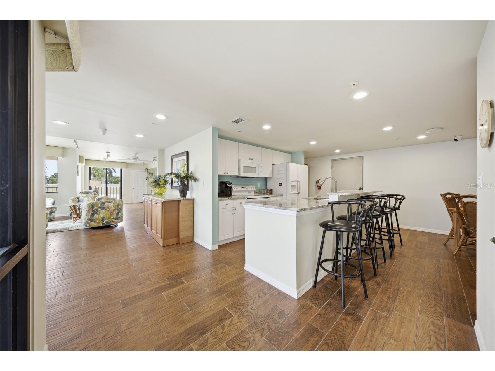 670 Island Way #807 Clearwater Beach FL 33767 TB8514007 image35