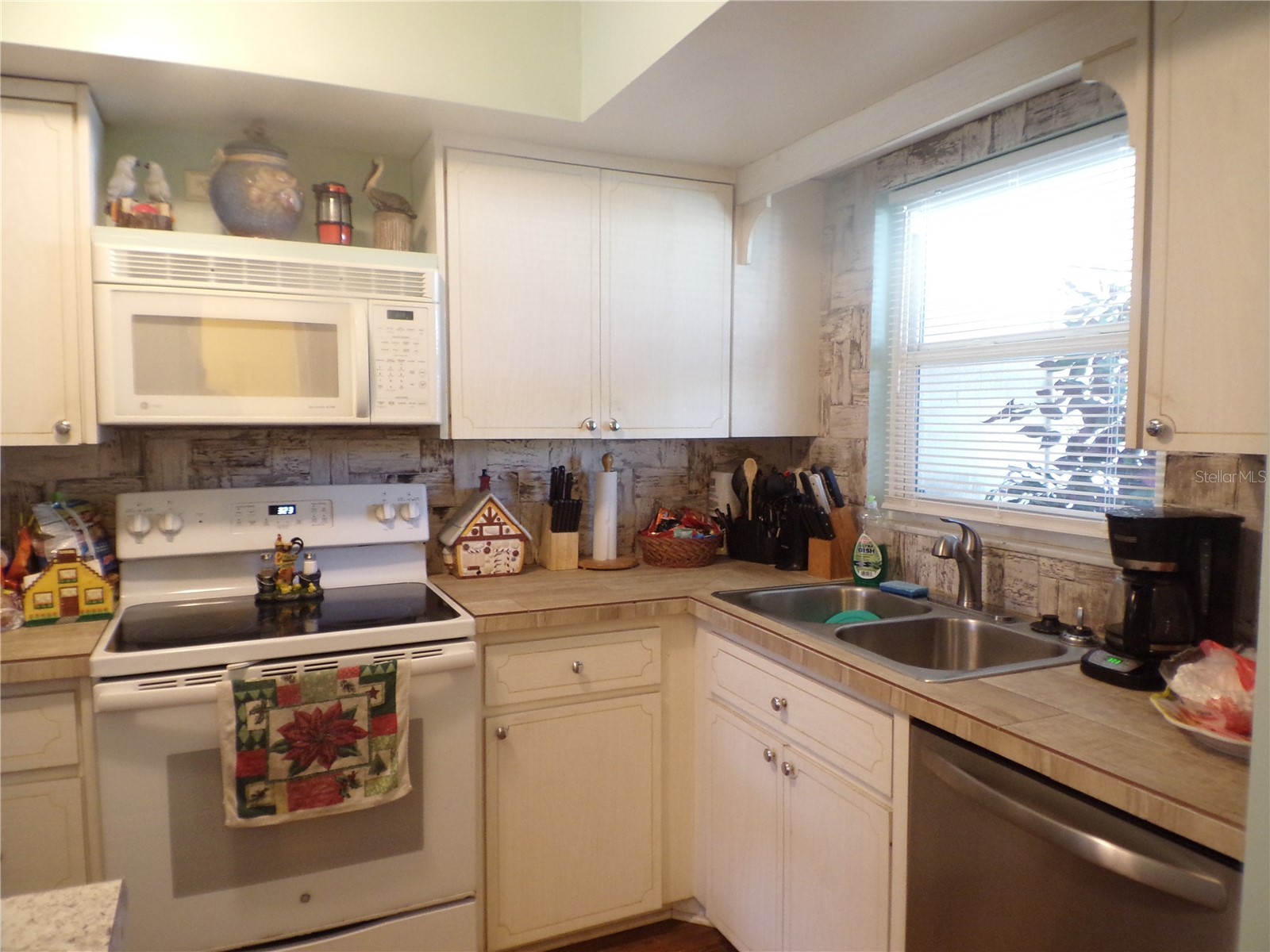 670 Park Circle Bradenton FL 34207 A4692239 image2
