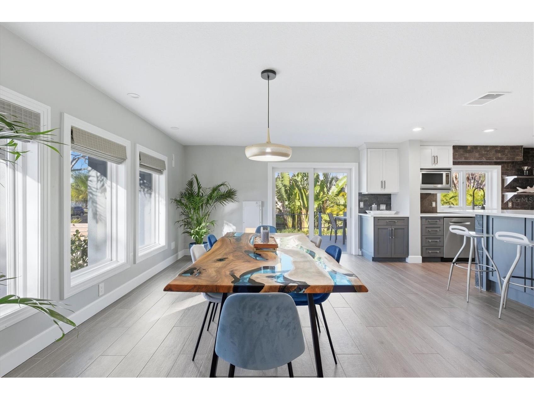 670 Sunset Drive S Saint Petersburg FL 33707 TB8474732 image14