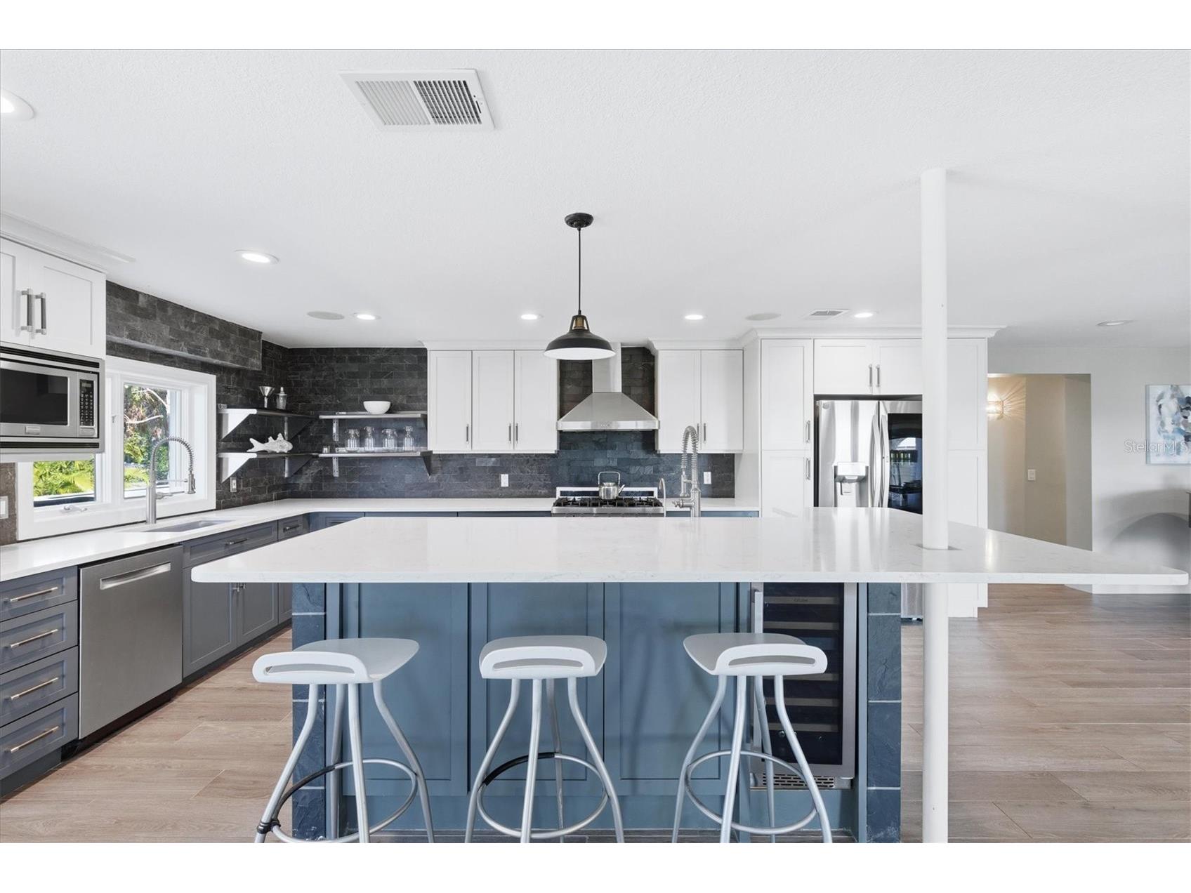 670 Sunset Drive S Saint Petersburg FL 33707 TB8474732 image17