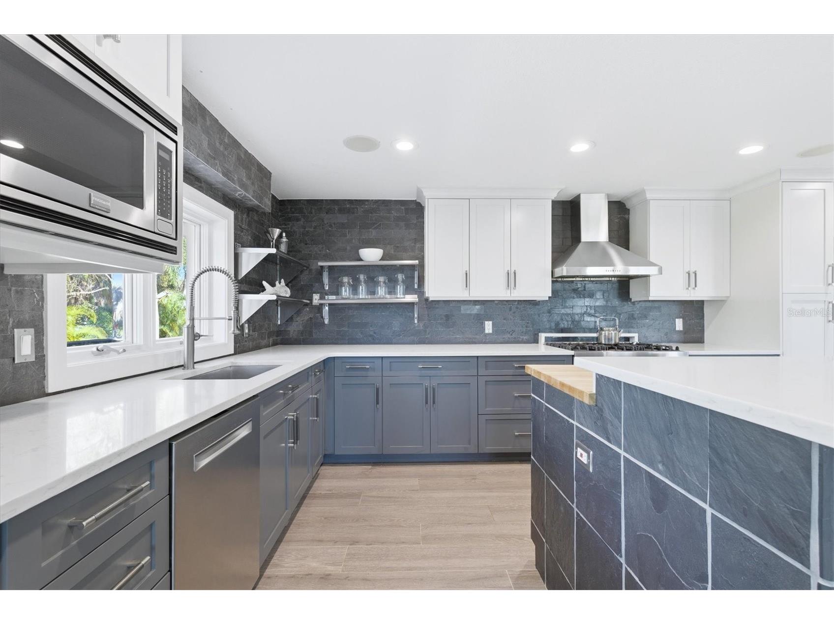 670 Sunset Drive S Saint Petersburg FL 33707 TB8474732 image19