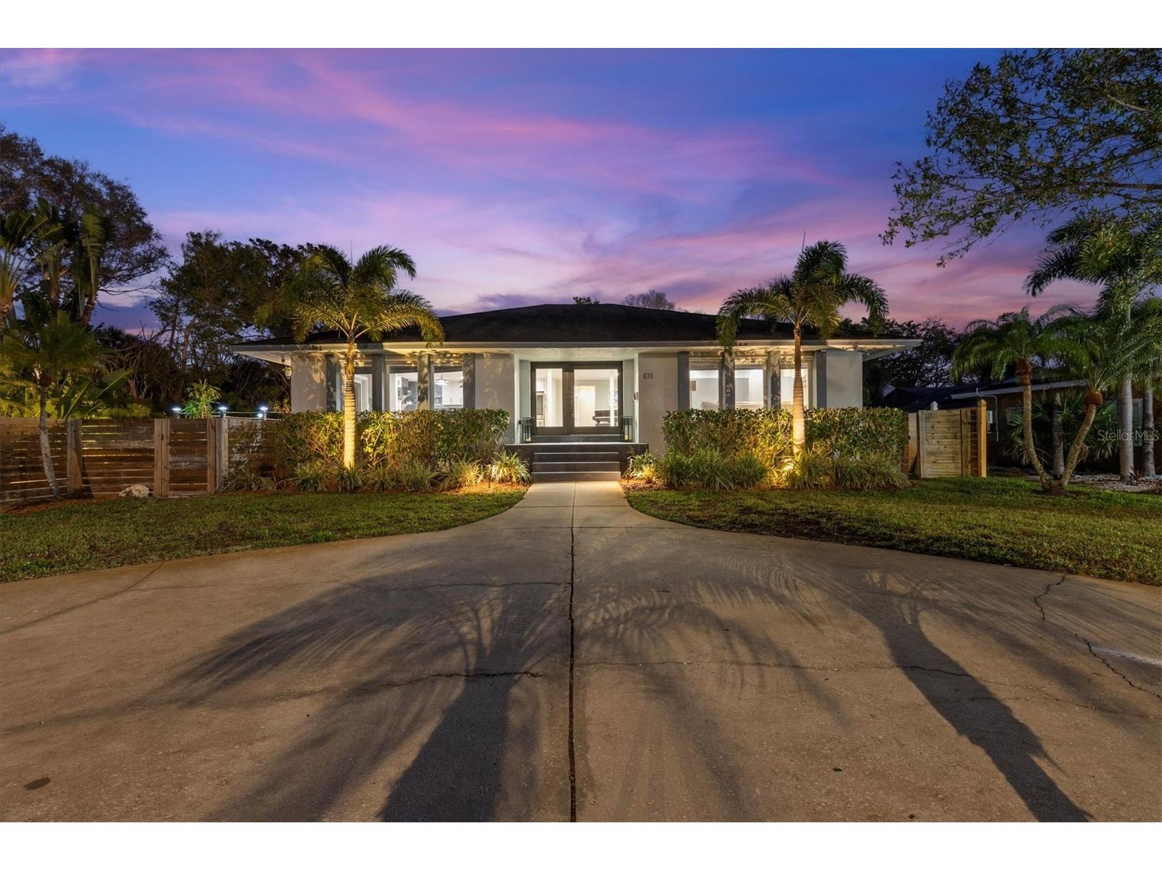 670 Sunset Drive S Saint Petersburg FL 33707 TB8474732 image2