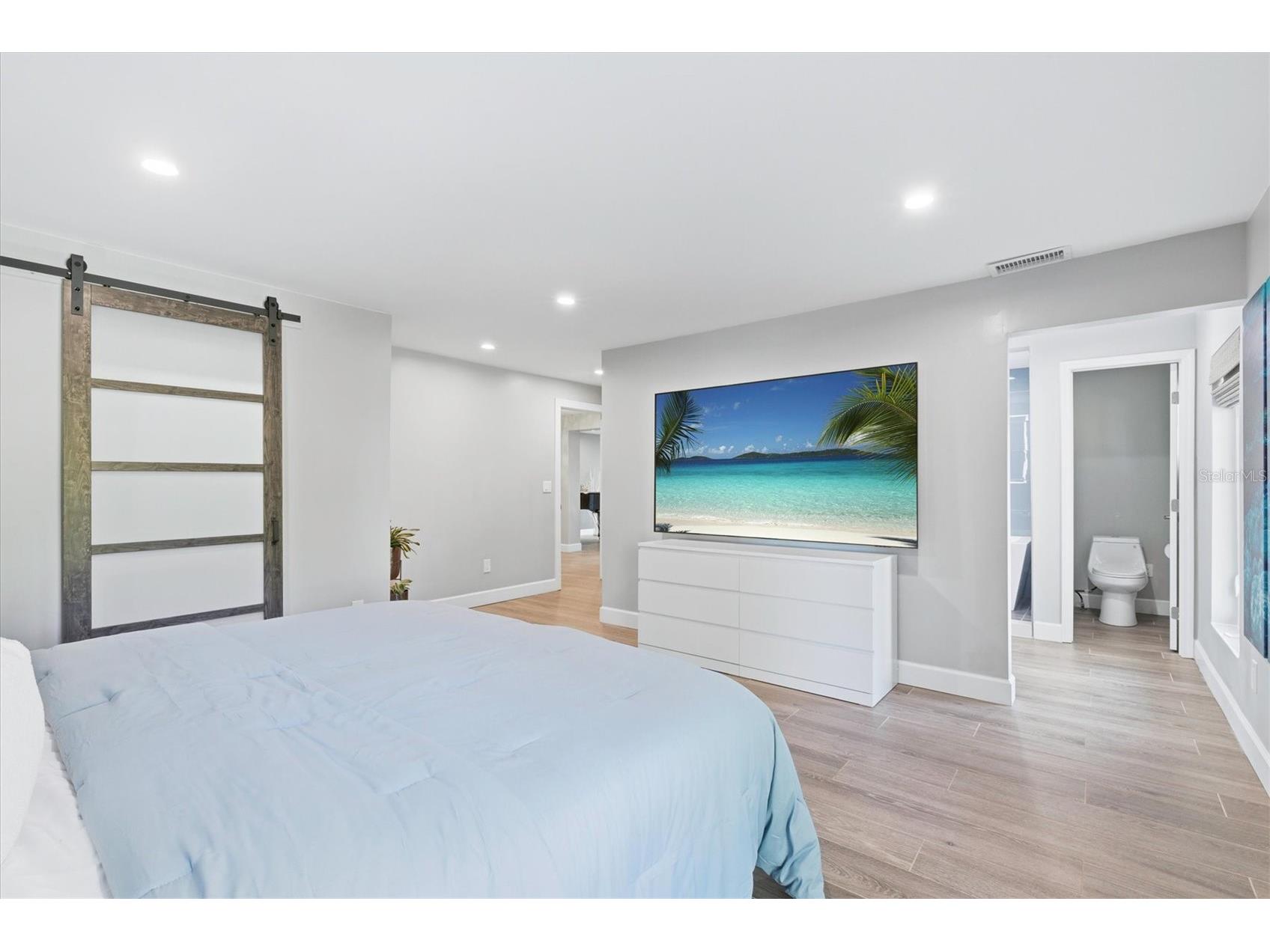 670 Sunset Drive S Saint Petersburg FL 33707 TB8474732 image25