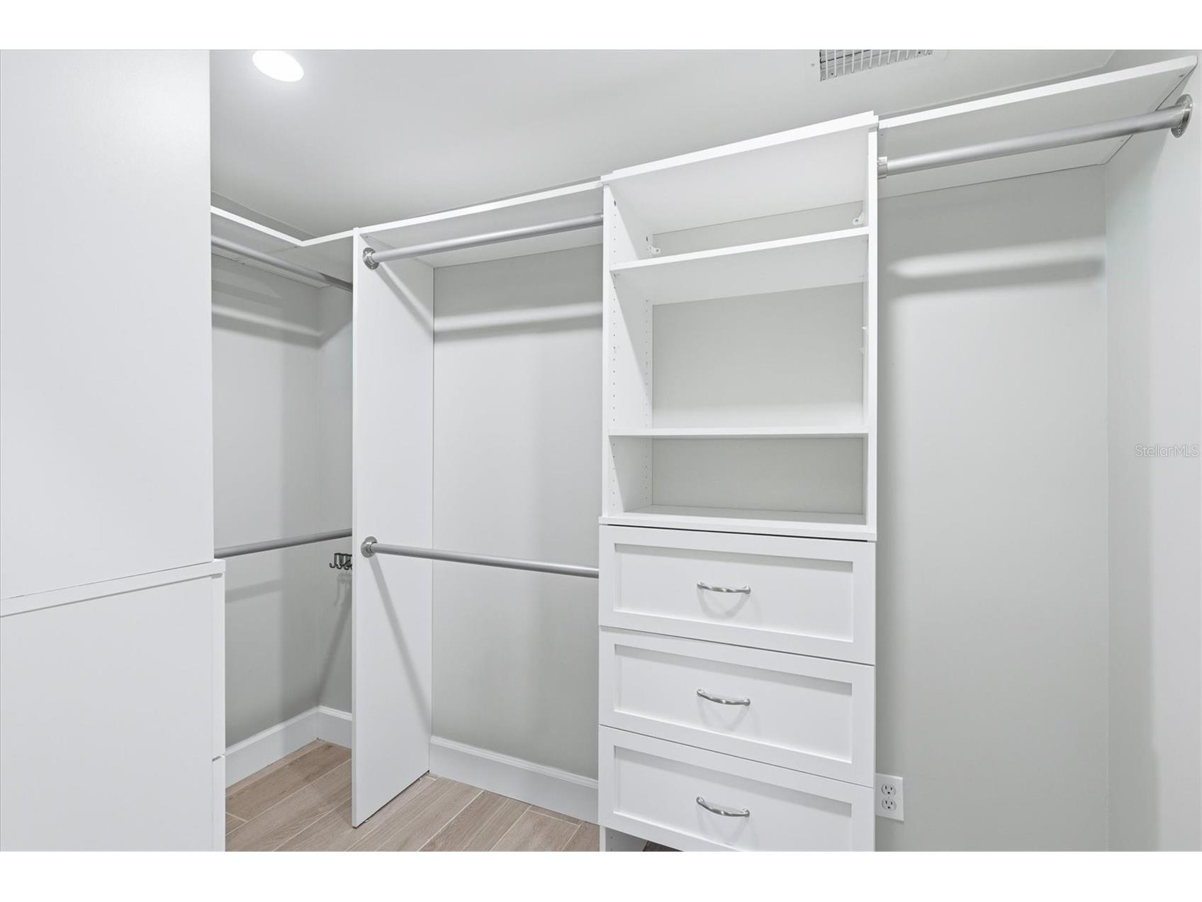670 Sunset Drive S Saint Petersburg FL 33707 TB8474732 image27