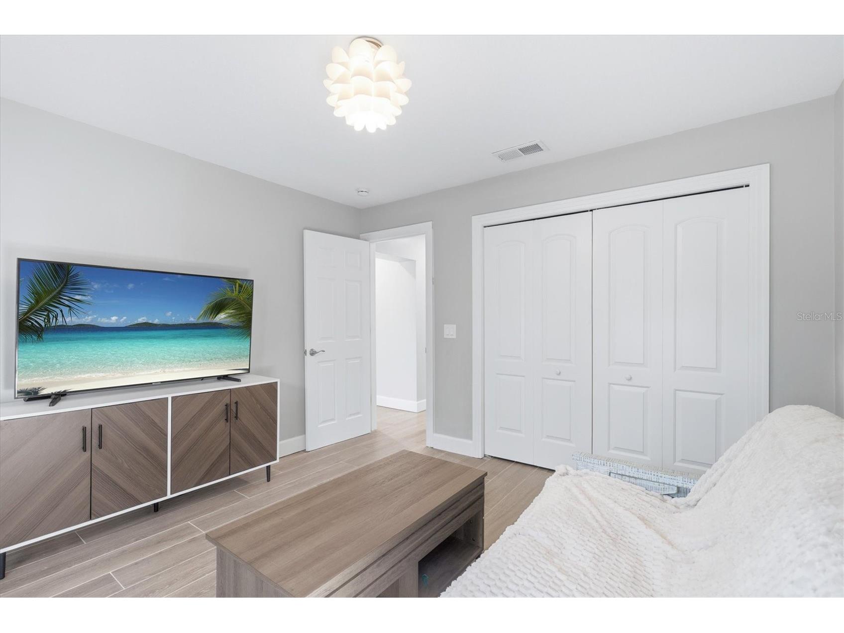 670 Sunset Drive S Saint Petersburg FL 33707 TB8474732 image36